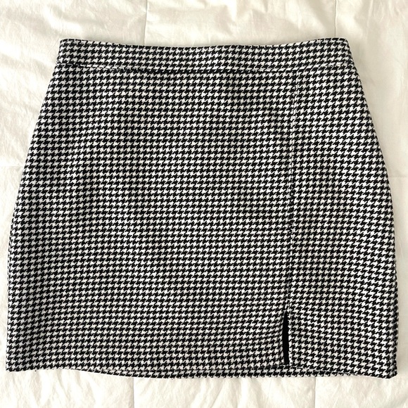 Hollister Dresses & Skirts - Hollister Skirt Ultra High Rise Wool Blend Mini Skirt Size M Black & White